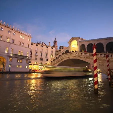 A Couple Of Steps From Rialto Venecia
