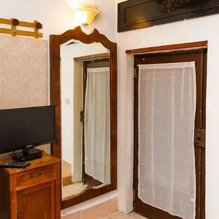 A Couple Of Steps From Rialto Apartamento